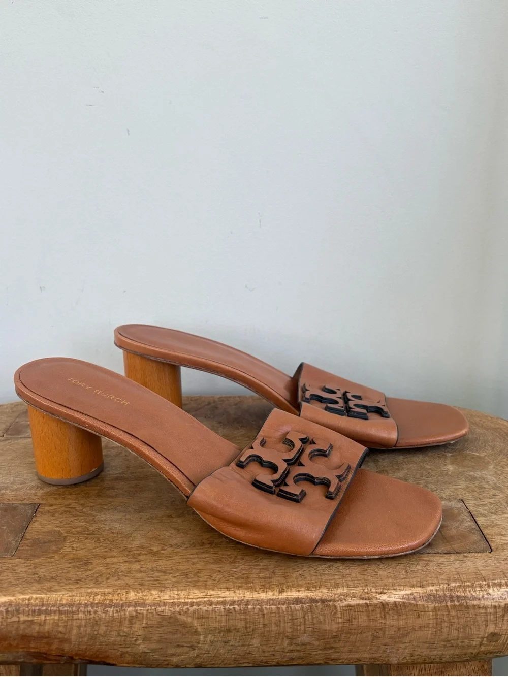 Tory Burch Ines Mule Sandals Tan Leather Logo Block Heel Size 8M
